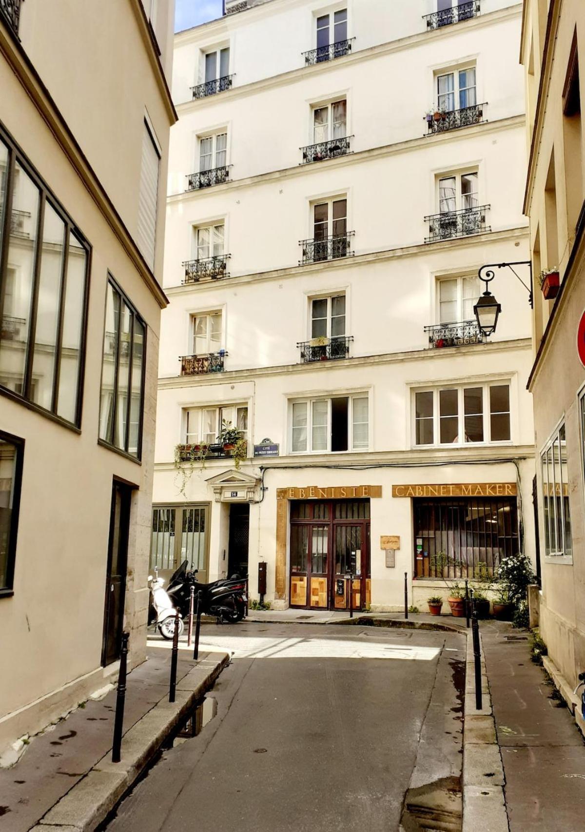 3p Baroque With Rooftop View Appartement Parijs