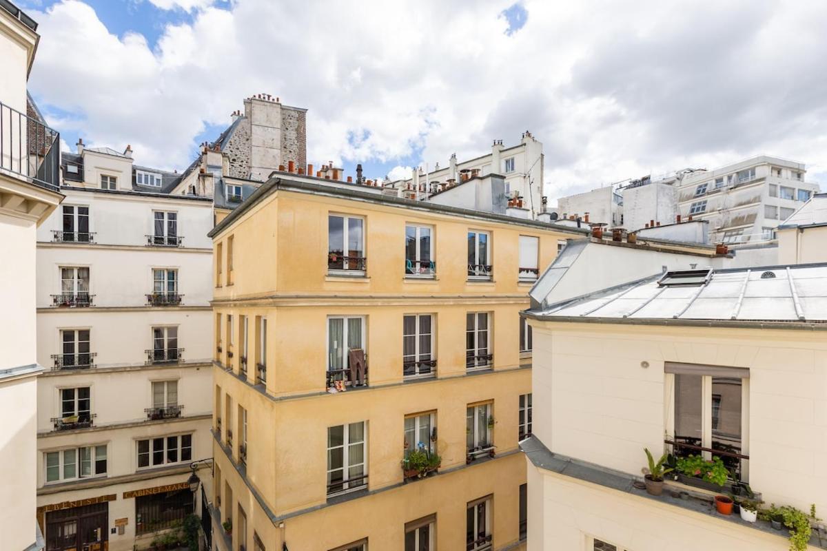 3p Baroque With Rooftop View Parijs